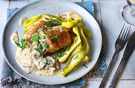 Crispy chicken with creamy mushrooms and braised leeks recipe