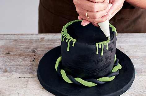 Make the fondant icing