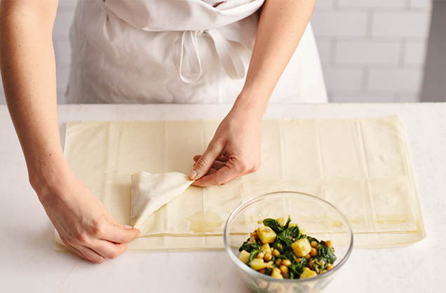 Shaping the samosas