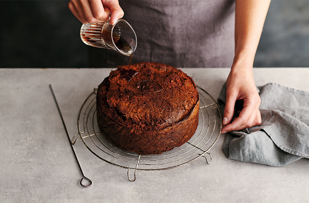 'Feed' the cake