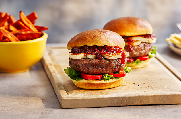The sweet burger with halloumi and sweet chilli sauce