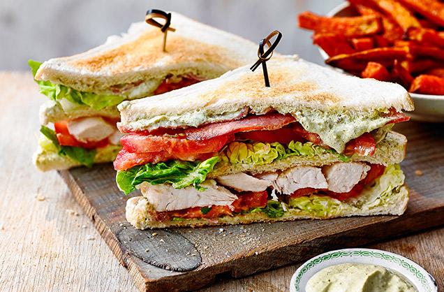 Pub classic: Pesto club sandwiches