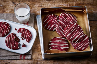 How to make melt-in-the-middle red velvet cookies