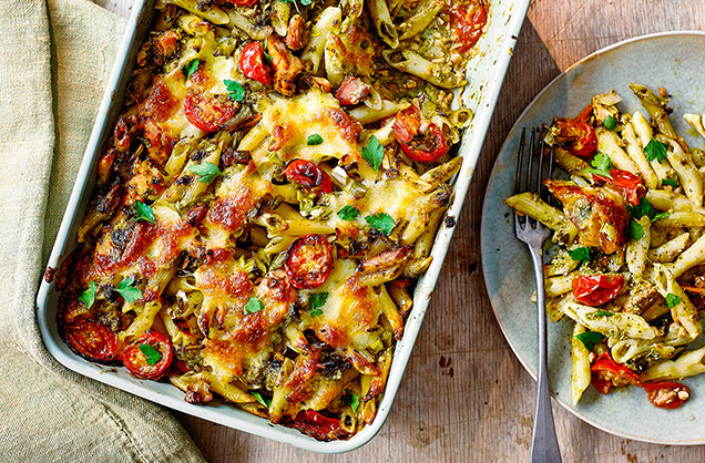 Easy family dinner: Salmon and pesto pasta bake